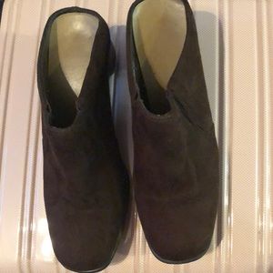 EUC White Stag Patty brown suede heels Sz 6.5